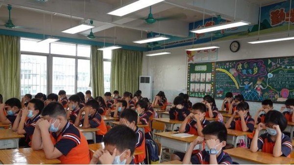 維格教育照明，點(diǎn)亮孩子未來的教室護(hù)眼燈