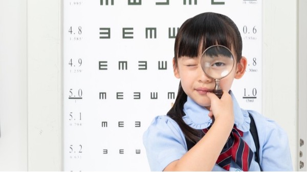 華輝照明告訴您：近視防控，教室照明是關(guān)鍵