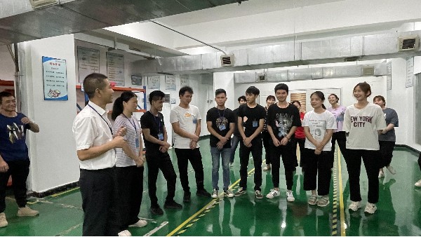 最美人間四月天，華輝教育照明員工活動正當(dāng)時~